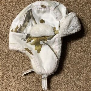 Womens Paramount Outdoors Trapper hat good cons